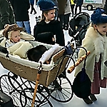 Chaise / Kinderwagen um 1900 im Einsatz